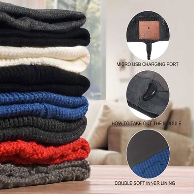 Pattinare facendo un'escursione le telefonate libere di Bluetooth Beanie Hat Music Playing Hands di guida
