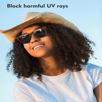 Donne Bluetooth Sunglasss degli uomini con gli altoparlanti e vetri astuti di musica aperta dell'orecchio di Mics gli audio